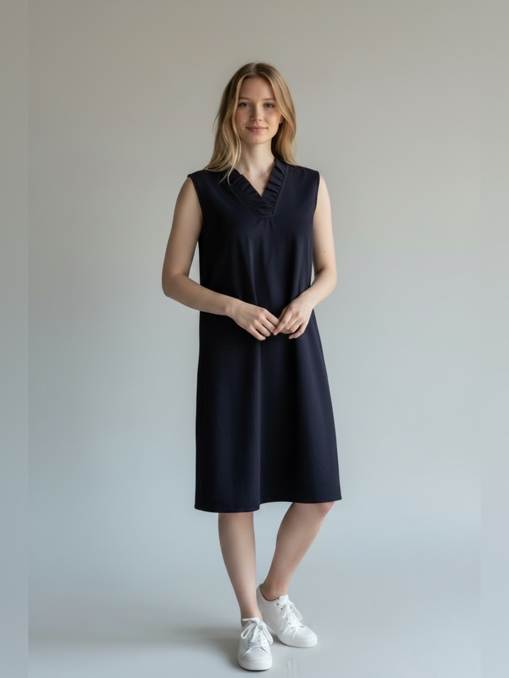 Talbots Sleeveless Ruffle V-Neck Shift Dress in Navy, Large